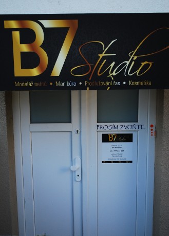 Vchod do Studia B7 (1)