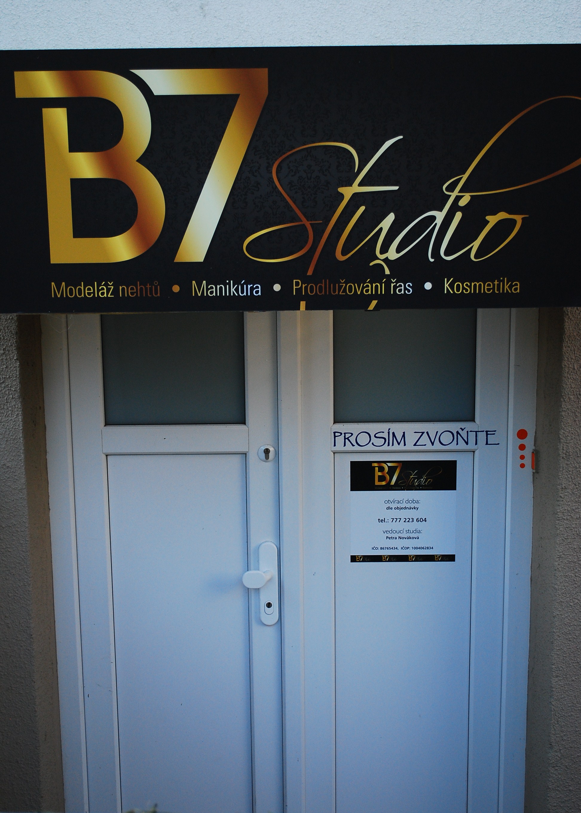 Vchod do Studia B7 (1)